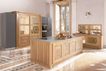 Кухня из массива орехового оттенка с зеркальными декорированными дверками - vcu/147