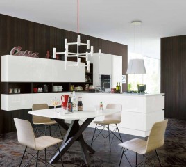 Компактная белая кухня с обеденной зоной - vcu/181