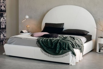 Белая кожаная кровать с высоким арочным изголовьем - ctn/446