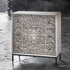 Комод с резным декорированным фасадом - utr/2373