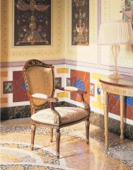 Стул кремового оттенка на резном каркасе с позолотой - ezb/671