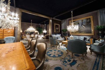 Серо-голубая гостиная с декорированным кофейным столом - jmb/013