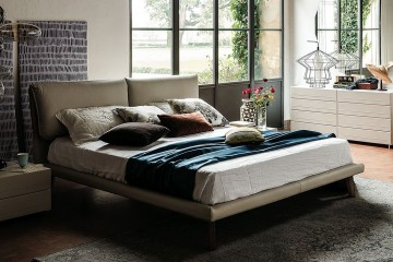 Кровать в кожаной обивке с мягкими накидками на изголовье - ctn/443