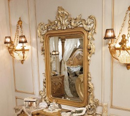 Настольное зеркало в раме из массива с патинированным резным декором - riv/124