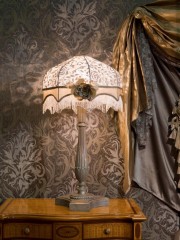 Светлая настольная лампа с розой - pvz/213