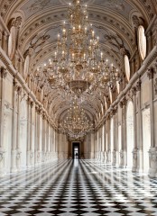 Большая четырехъярусная позолоченная люстра на 66 свечей с хрустальным убранством - pos/384