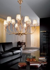 Золотистая люстра с фигурной осью и 9 плиссированными абажурами цвета слоновой кости - pos/288