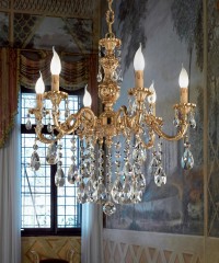 Фигурная позолоченная люстра на 6 свечей с длинными хрустальными подвесками - pos/348