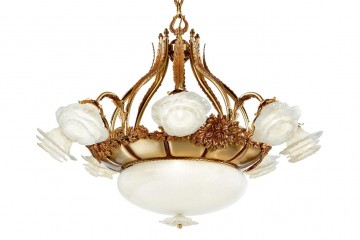 Позолоченная люстра с 8 розами и полусферой из белого сатинированного стекла - pos/370