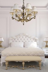 Люстра на патинированном каркасе цвета античной бронзы со светлыми плиссированными абажурами - pos/362