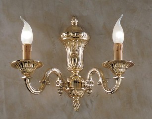 Двойное позолоченное бра с горящими бежевыми свечами - pos/356