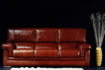 Трехместный диван в обивке коричневой винтажной кожей - bst/105