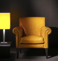 Желтое кожаное кресло с подлокотниками-валиками - bst/096