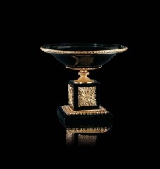Черная ваза с позолотой на пьедестальном основании - mar/659