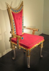 Стул кораллового оттенка на декорированном золотистом каркасе - eld/207