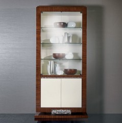 Коричневая витрина с серебристыми резными вставками - eld/014
