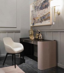 Белый кожаный стул на черном основании - fmi/230