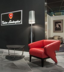 Столик с фигурной черной столешницей на стальном подстолье - fmi/244