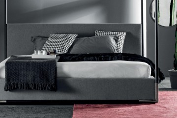 Серая двуспальная кровать с черным каркасом для балдахина - mrz/104