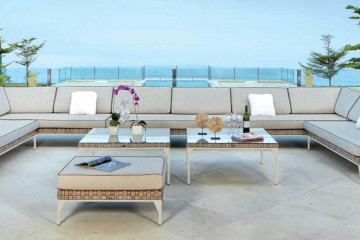 Большой диван на бежевом плетеном каркасе со светло-серыми подушками - sld/169