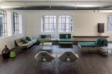 Угловая серая гостиная с бирюзовыми акцентами - lof/601