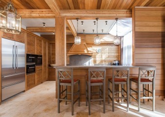 Золотисто-ореховая кухня с обеденной зоной - fmf/027