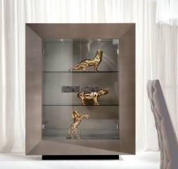 Витрина со стеклянными дверками в тисненой кожаной отделке - gkn/315