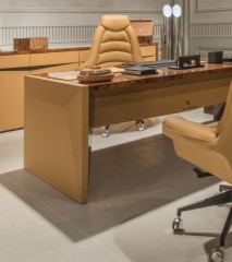 Полированный стол из радики в отделке кожей горчичного оттенка - fmi/862
