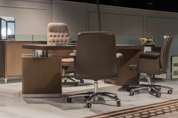 Кабинет карамельного оттенка с бежевым кожаным креслом - fmi/171