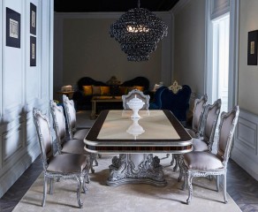 Стол с комбинированной столешницей и серебристыми стульями - slk/310