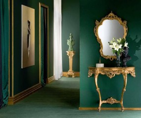 Фигурное настенное зеркало в резной позолоченной раме - slk/019