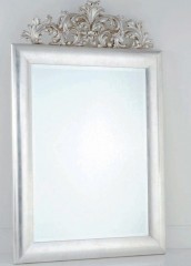 Зеркало в серебристой раме с ажурным резным топом - che/156