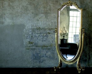 Напольное зеркало на резном позолоченном основании - che/227