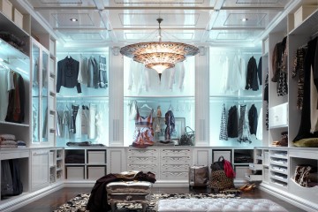 Белая гардеробная с серебристым резным декором - prg/217