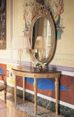 Зеркало в овальной резной патинированной раме с декорированным топом - ezb/664