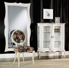 Большое настенное зеркало в фигурной белой раме - mdg/1040