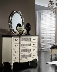 Зеркало в овальной серебристой раме с рельефной резьбой - mdg/1051