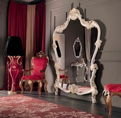 Фигурное напольное зеркало в резной белой раме с позолотой - mdg/0111