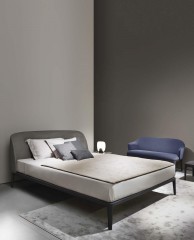 Кровать с мягким серым изголовьем на черном каркасе - bsn/104