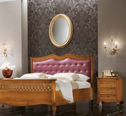 Овальное настенное зеркало в позолоченной декорированной раме - mdg/1091