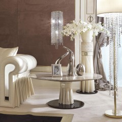 Бежевый мраморный столик на ножке в кожаной юбке - tur/388