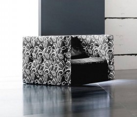 Черное кресло в узорчатой и однотонной обивке - erb/187