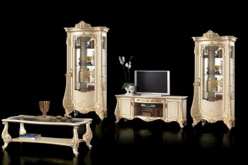 Витрина в светлом тоне, декорированная фигурной резьбой с позолотой - mobm/0030