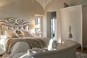 Кровать с мягким изголовьем, две прикроватные тумбы, шкаф - mobm/0058