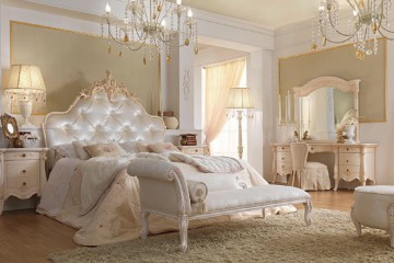 Спальня, декорированная ручной резьбой и в светлой обивке - mobm/0049