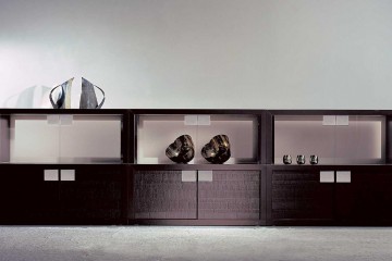 Трехсекционная тумба цвета венге с глухими и стеклянными дверками - rfa/112