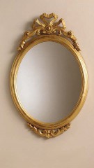 Изящное овальное зеркало в раме светло-золотого дерева с резьбой - msvgf/0101