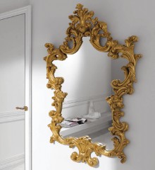 Фигурное зеркало в золотистой раме из крупных резных элементов - msvgf/0114