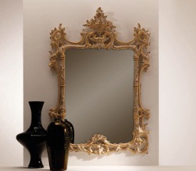 Зеркало в фигурной резной раме светлого дерева с золотой отделкой - msvgf/0122