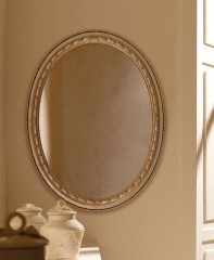 Изящное овальное зеркало в золотисто-серебряной резной раме - msvgf/0079